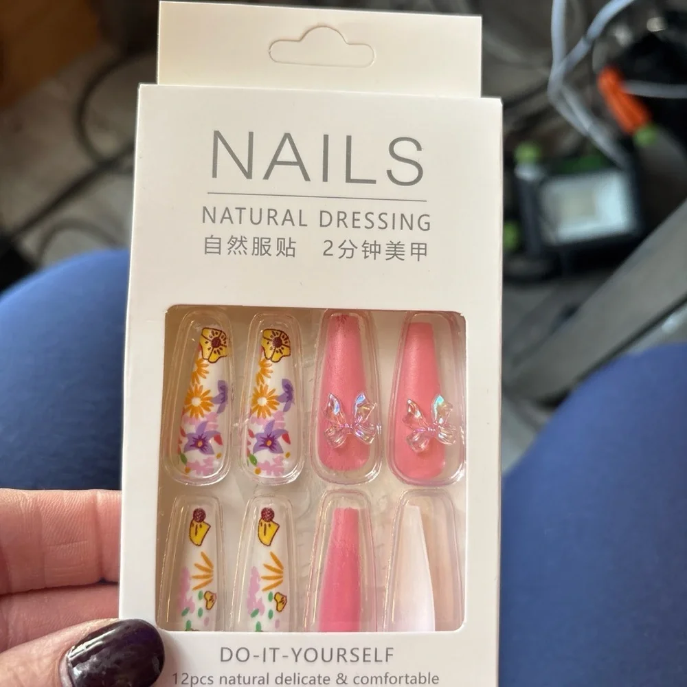 Press-On Nails with Floral Design